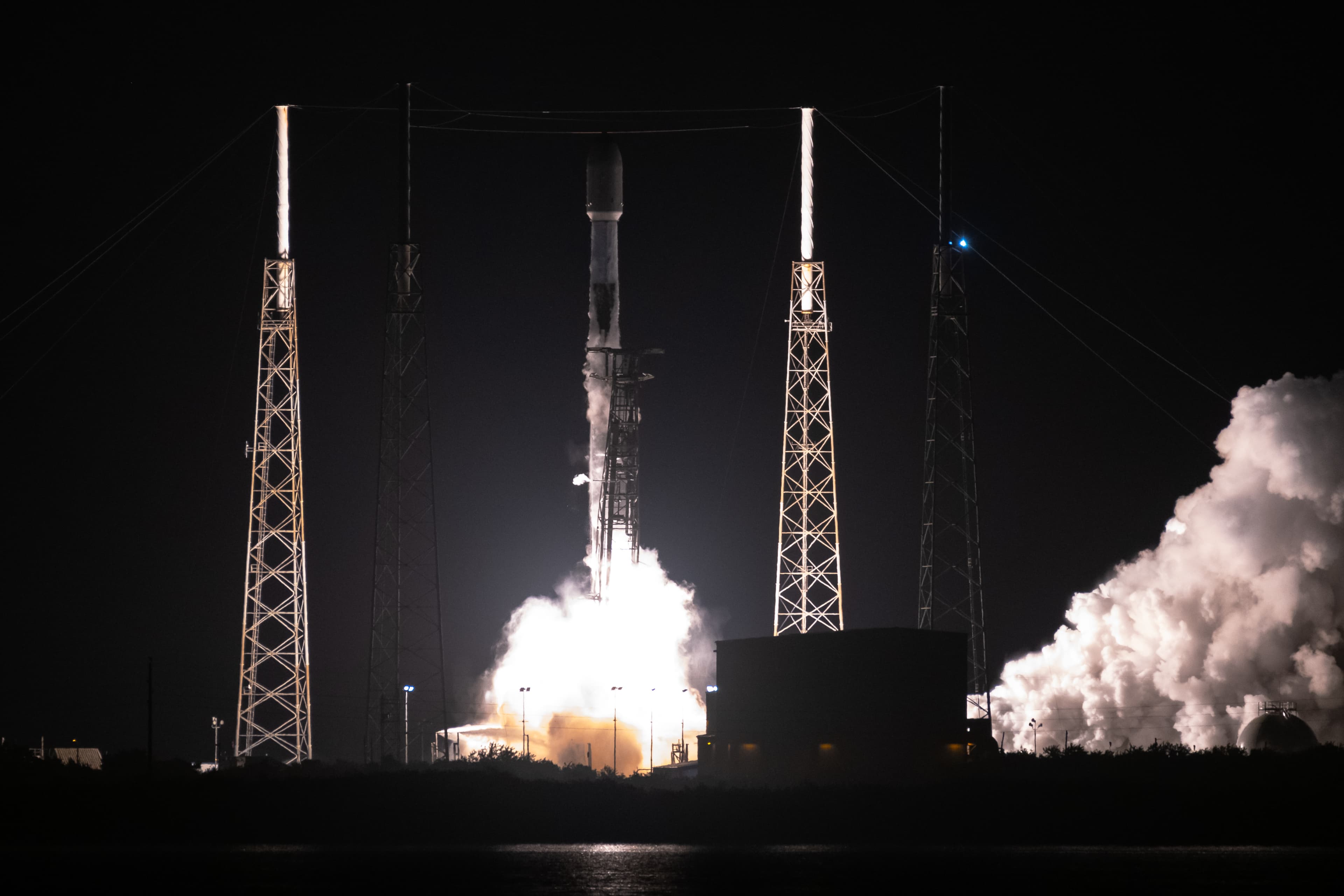 Falcon 9 Block 5 Flight 173 | Starlink Group 4-23