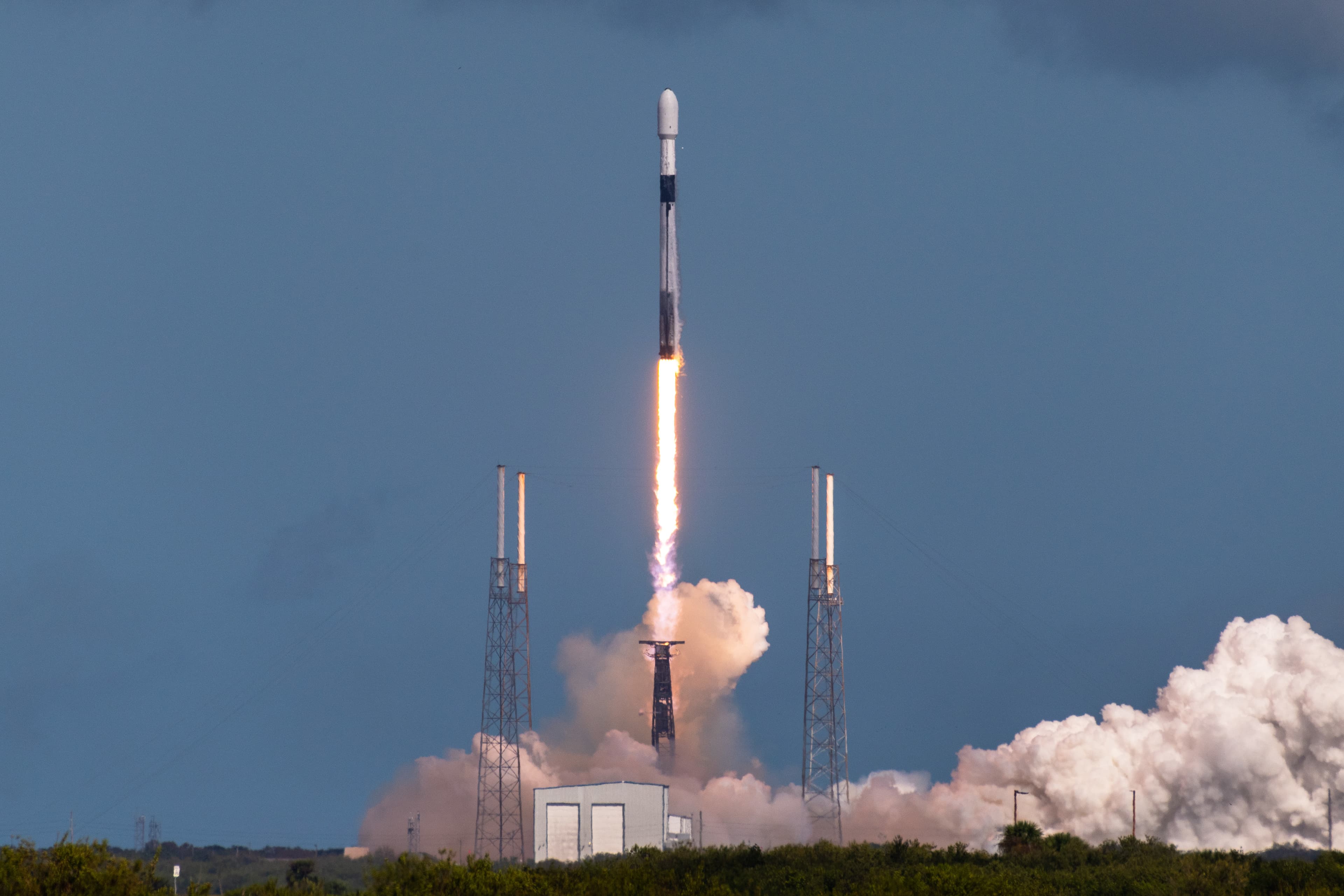 Falcon 9 Block 5 Flight 186 | Galaxy 31 and Galaxy 32