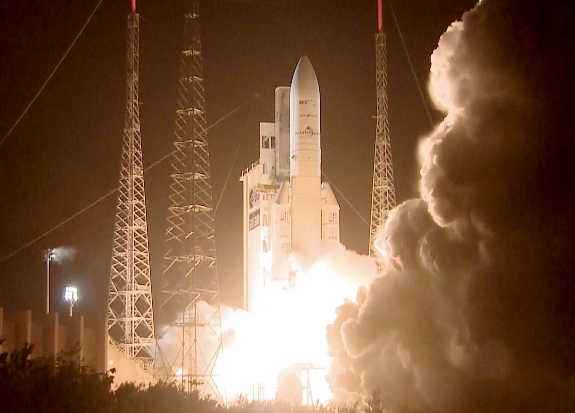 Ariane VA216 | Astra 5B and Amazonas 4A