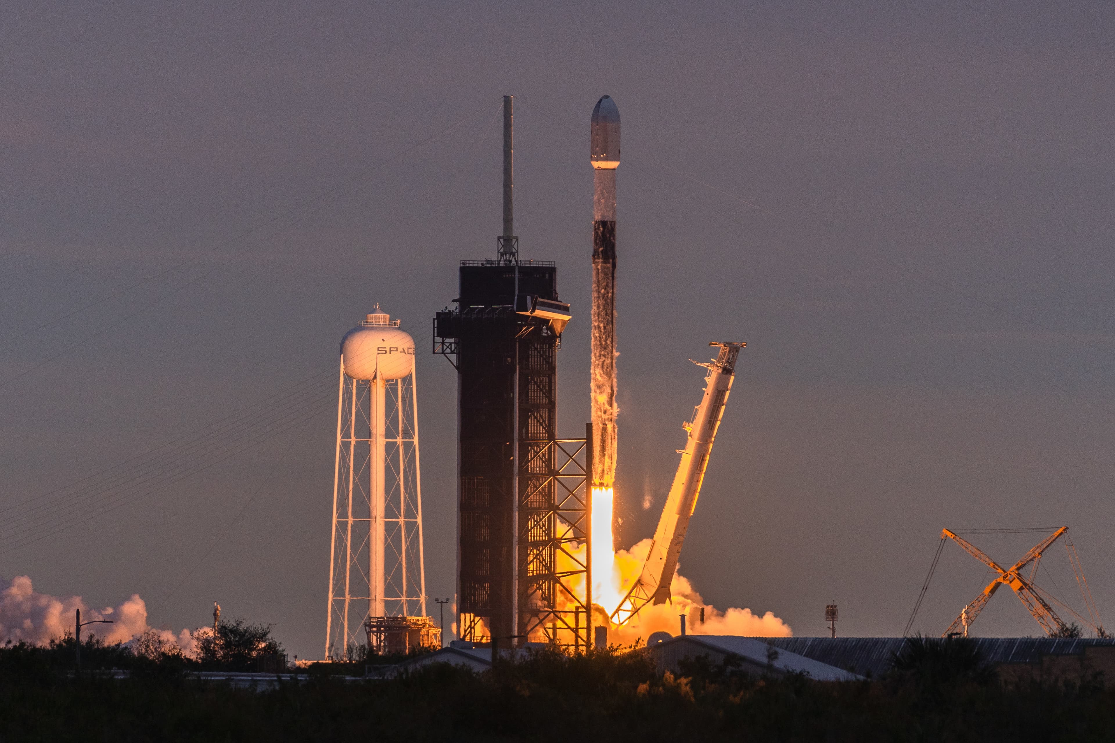 Falcon 9 Block 5 Flight 193 | Starlink Group 4-37
