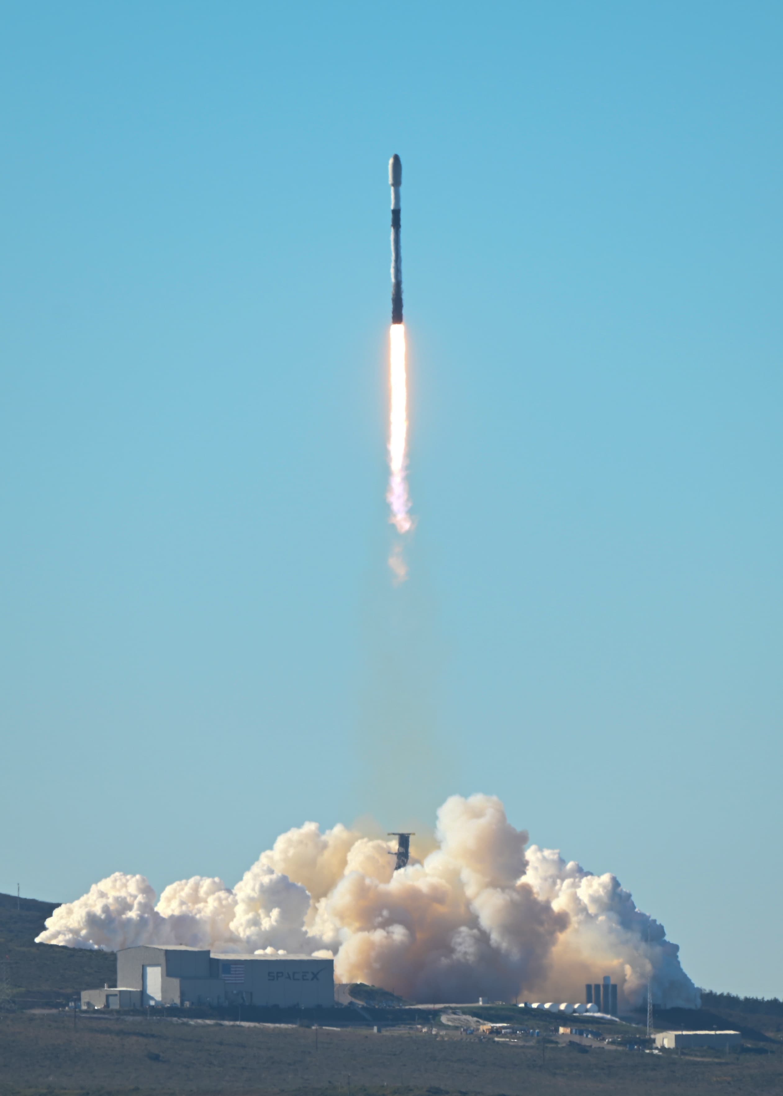 Falcon 9 Block 5 Flight 143 | Starlink Group 4-11
