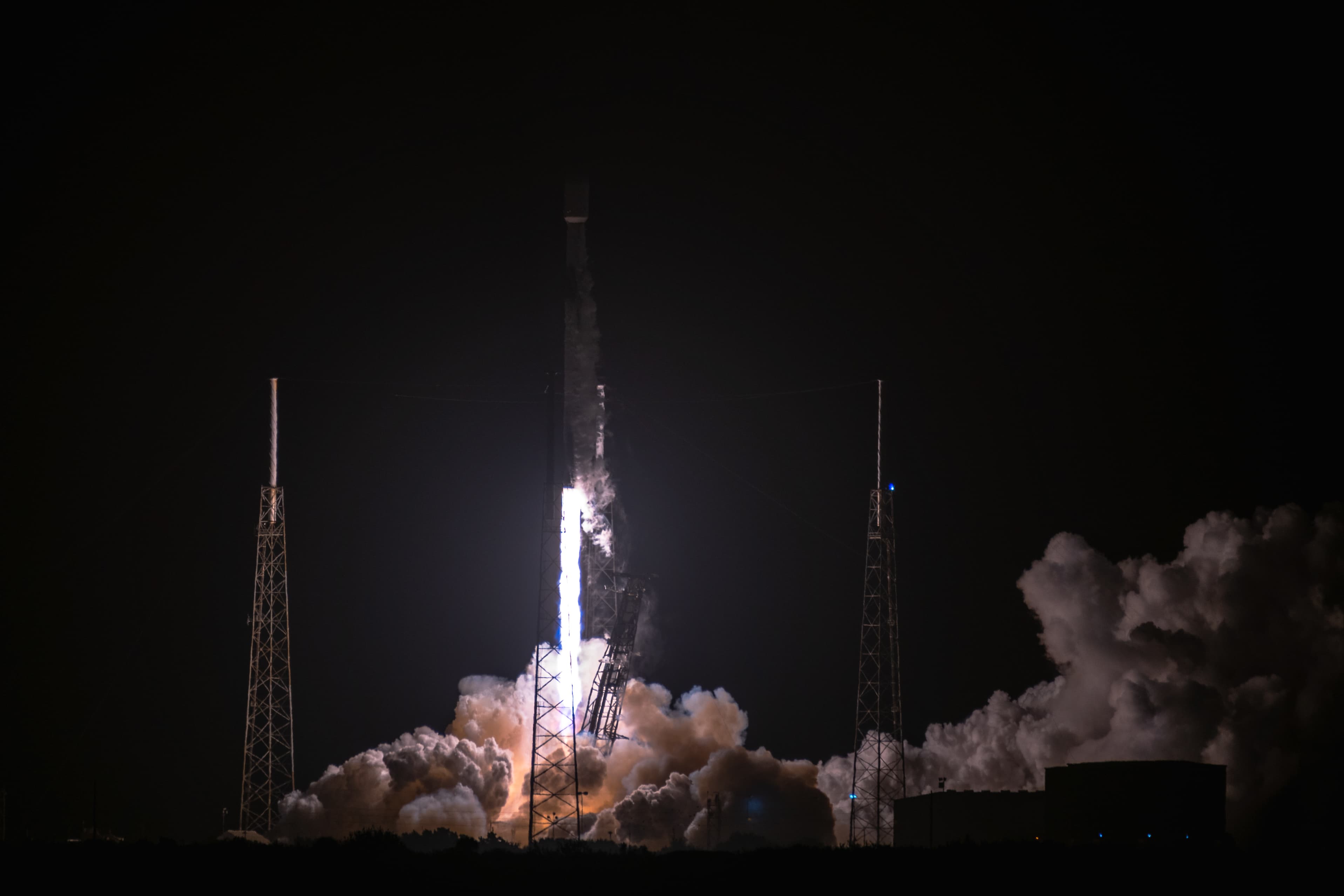 Falcon 9 Block 5 Flight 190 | HAKUTO-R Mission 1 and Lunar Flashlight