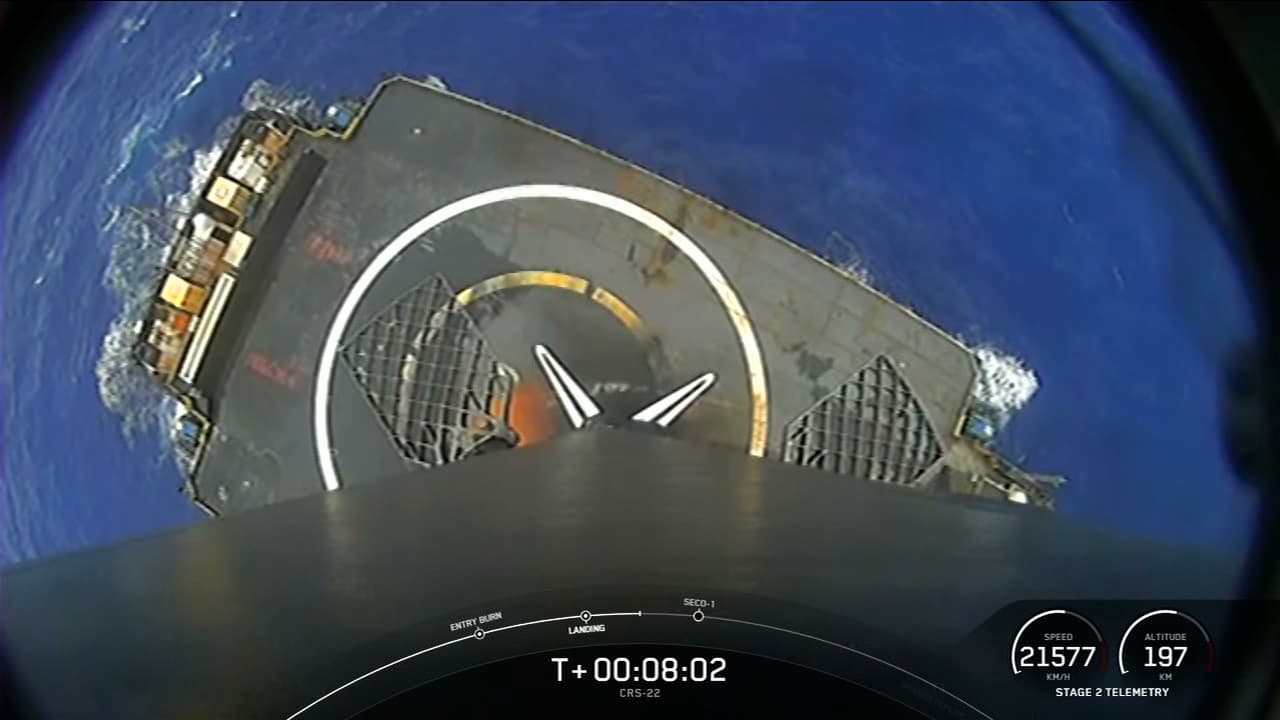 Falcon 9 Booster B1067