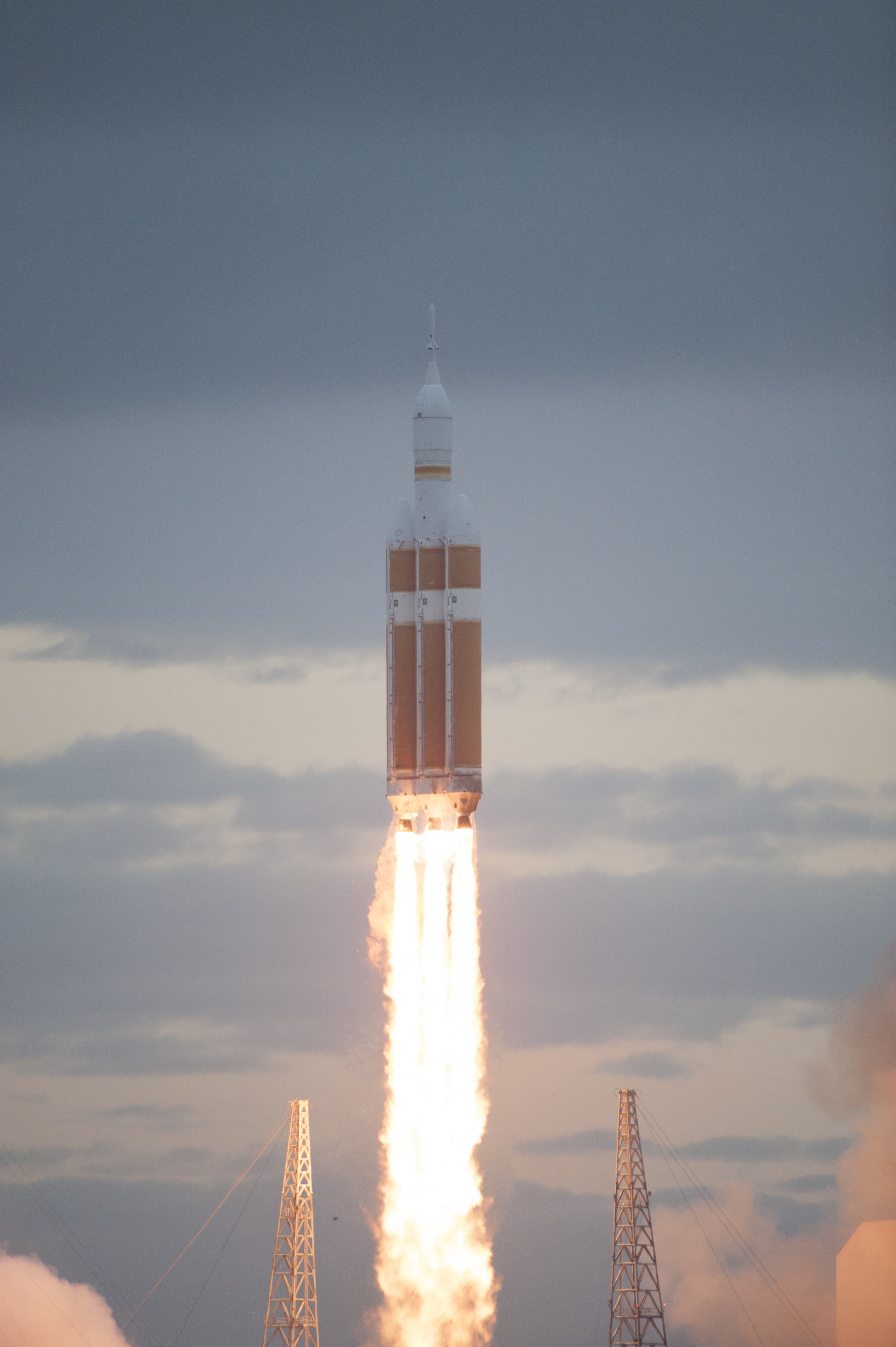 Delta IV Heavy EFT-1 Flight Vehicle