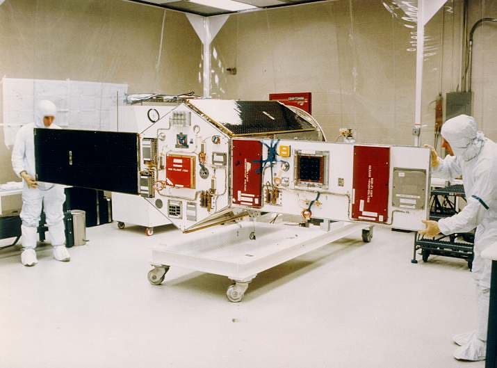 Advanced Photovoltaic and Electronic Experiments