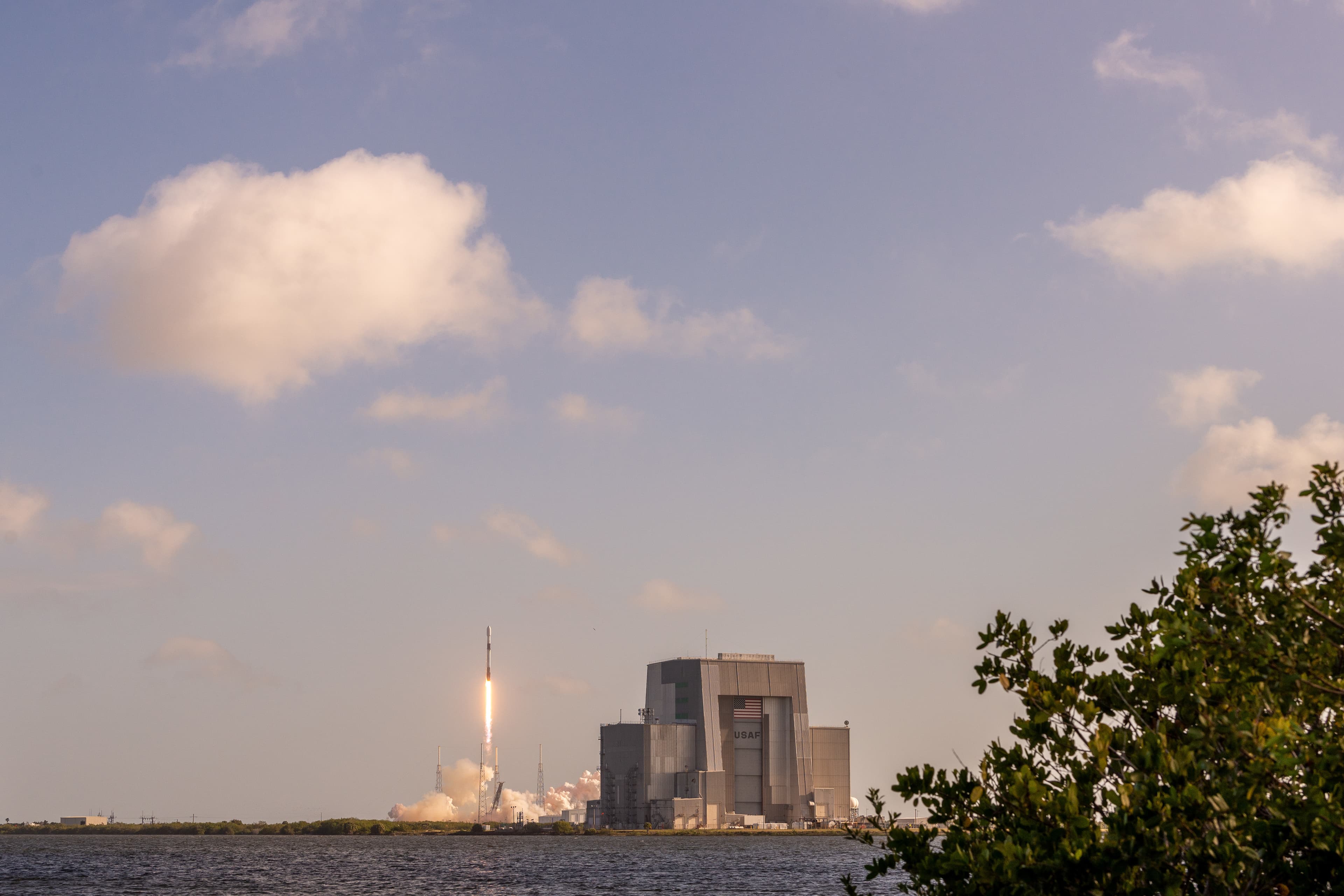 Falcon 9 Block 5 Flight 145 | Starlink Group 4-10